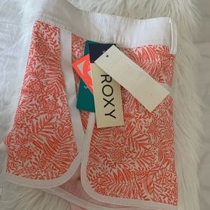 Brand new cute Roxy water shorts